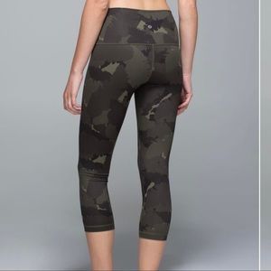 Lululemon Wunder Under Crop